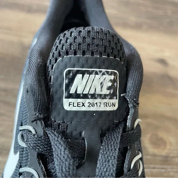 Nike Flex 2017 Womens 8 Running Sneakers Black Lace Up Comfort Low 898476-001 - Picture 4 of 16